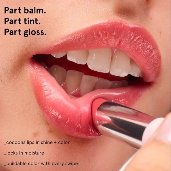 💋 GLOSSIER Ultralip High Shine Lipstick - VILLA - Picture 7 of 11